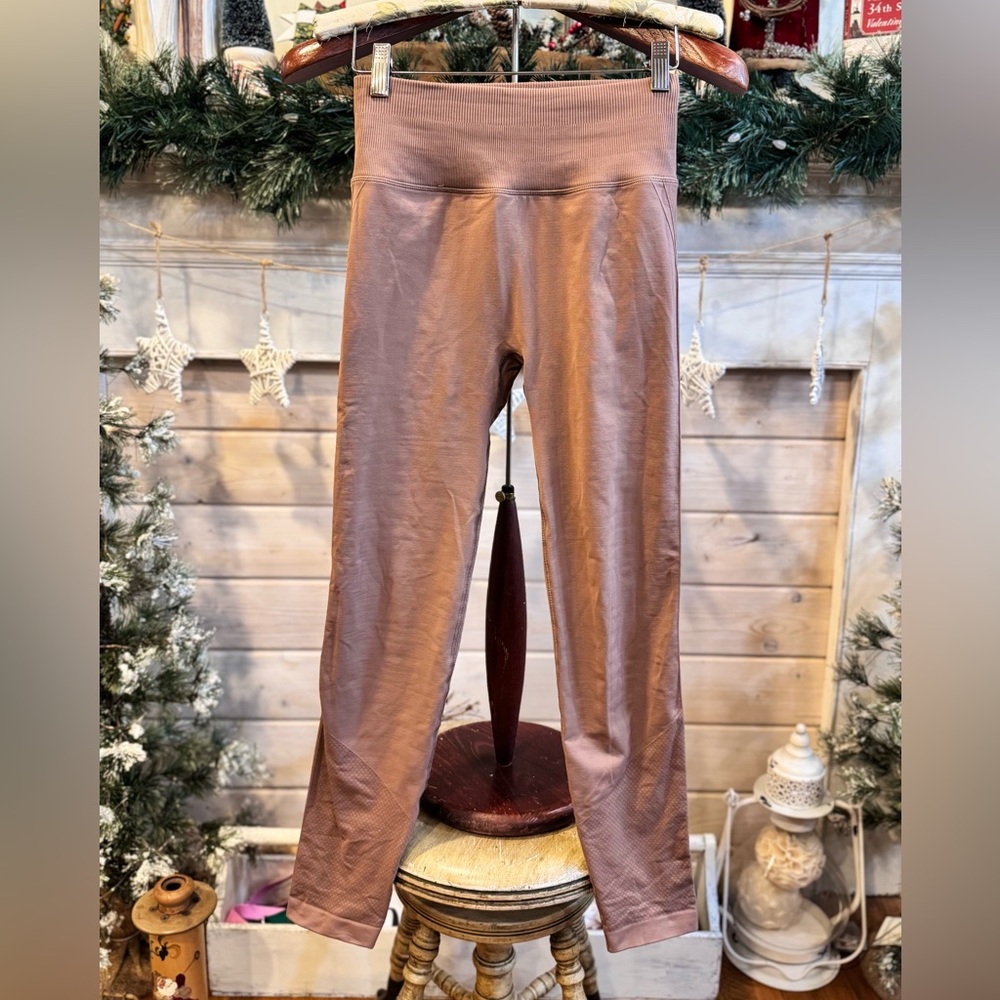 Lululemon Athletica Women’s Leggings Rosy Pink Size 6 - 25” Length